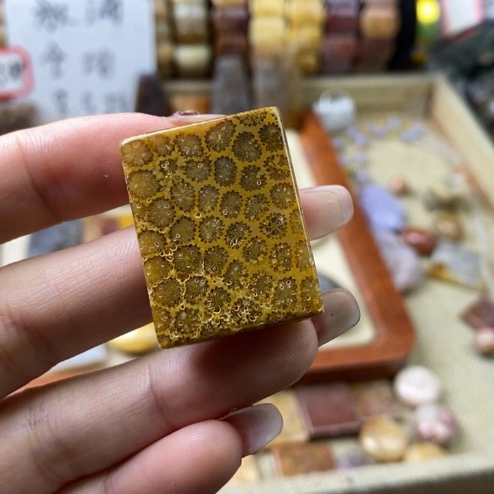 石英岩玉合金颈饰
