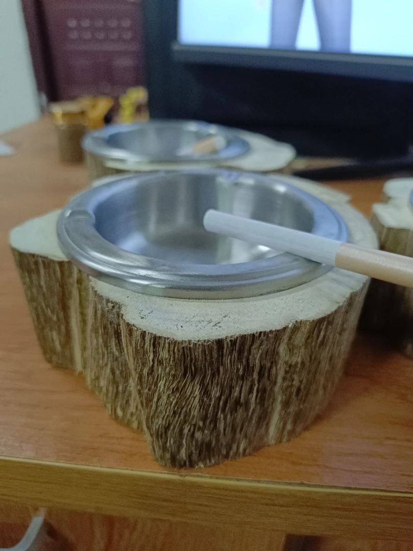 一个会自发出香味的烟灰缸