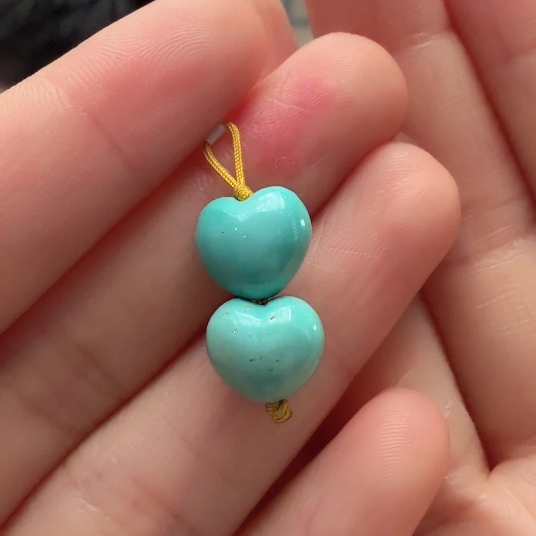 绿松石未镶嵌颈饰