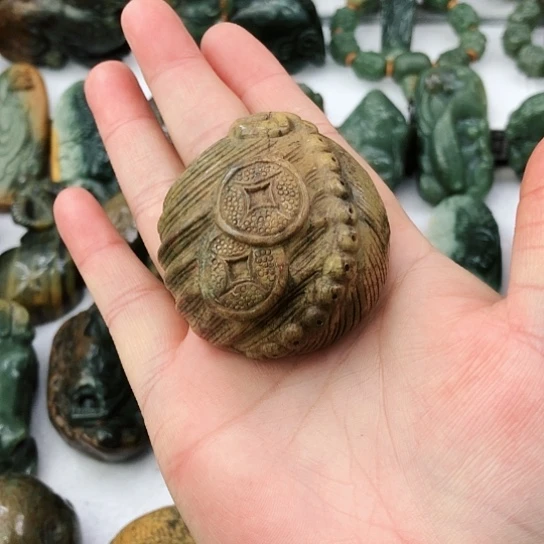 未镶嵌岫岩河磨玉（透闪石质玉）把件