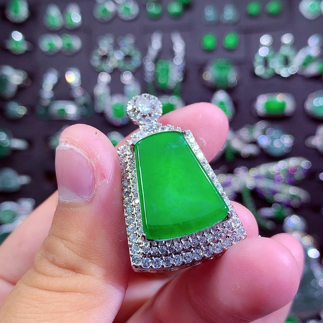 颈饰未镶嵌翡翠天然