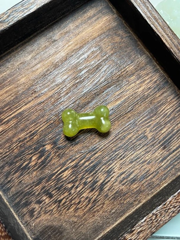 岫玉骨头吊坠挂件