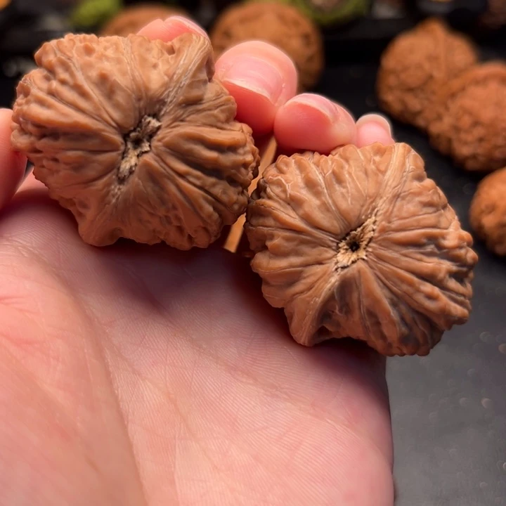 文玩核桃吊坠半**名2001铁锤