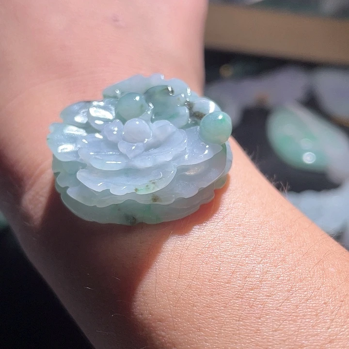 翡翠未镶嵌颈饰天