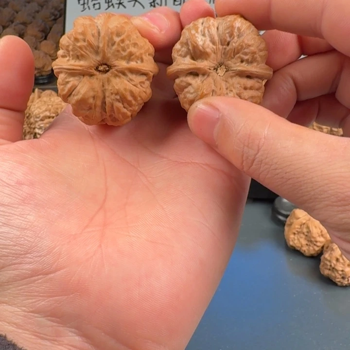 明***有文玩核桃吊坠蛤蟆的眼睛是真的好看啊我的天啊