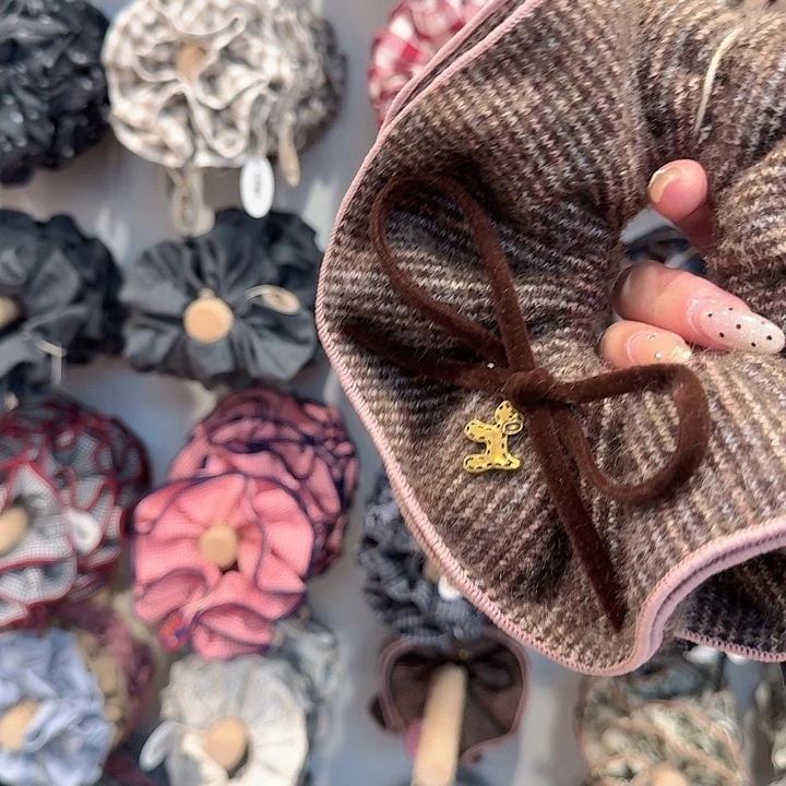 布艺非金属棕色小马粉边超大肠圈