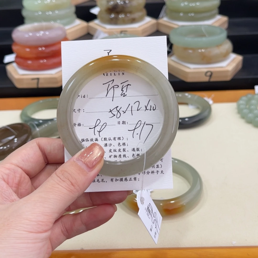 未镶嵌手镯石英质玉邵****）