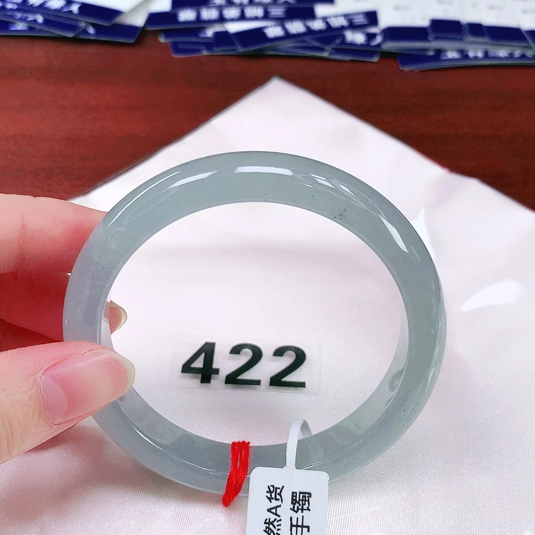 翡翠手镯未镶嵌翡翠手镯未镶嵌