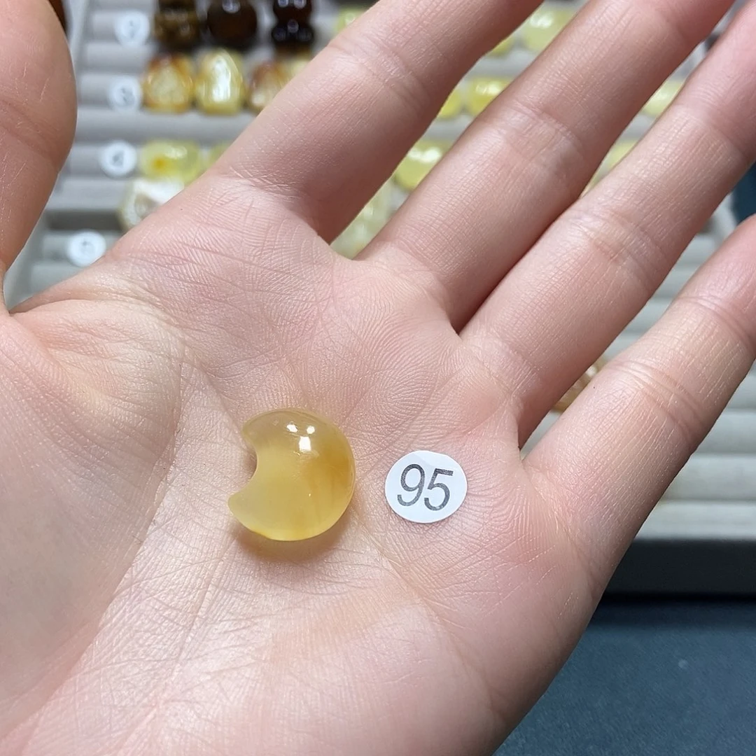 琥珀裸石未镶嵌诸**利，