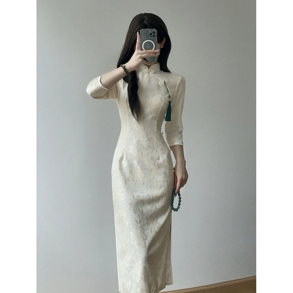 画报夫人旗袍新款春款香槟色订婚新中式礼服高级感改良轻款少女裙