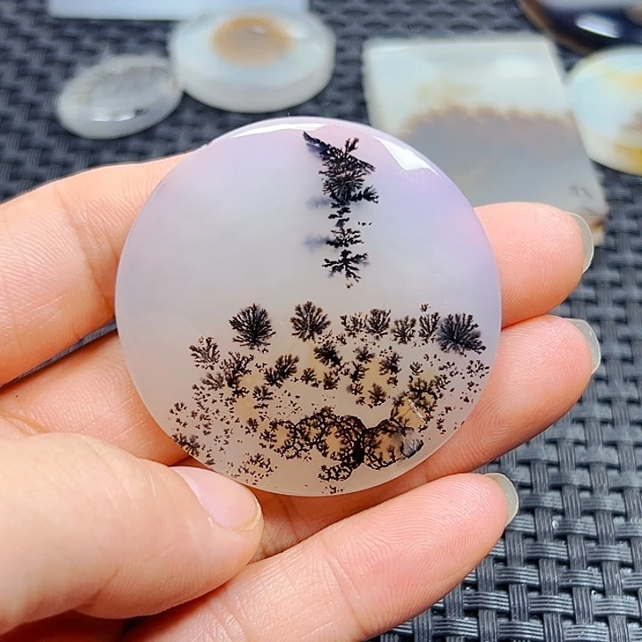 泥***人未镶嵌玛瑙/玉髓珠宝半成品