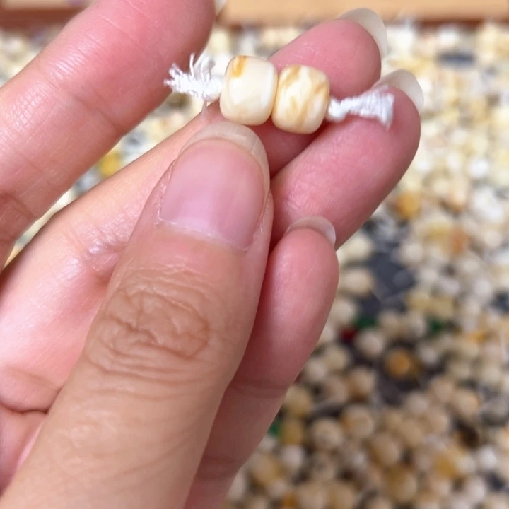 裸石蜜蜡未镶嵌8.3mm一对