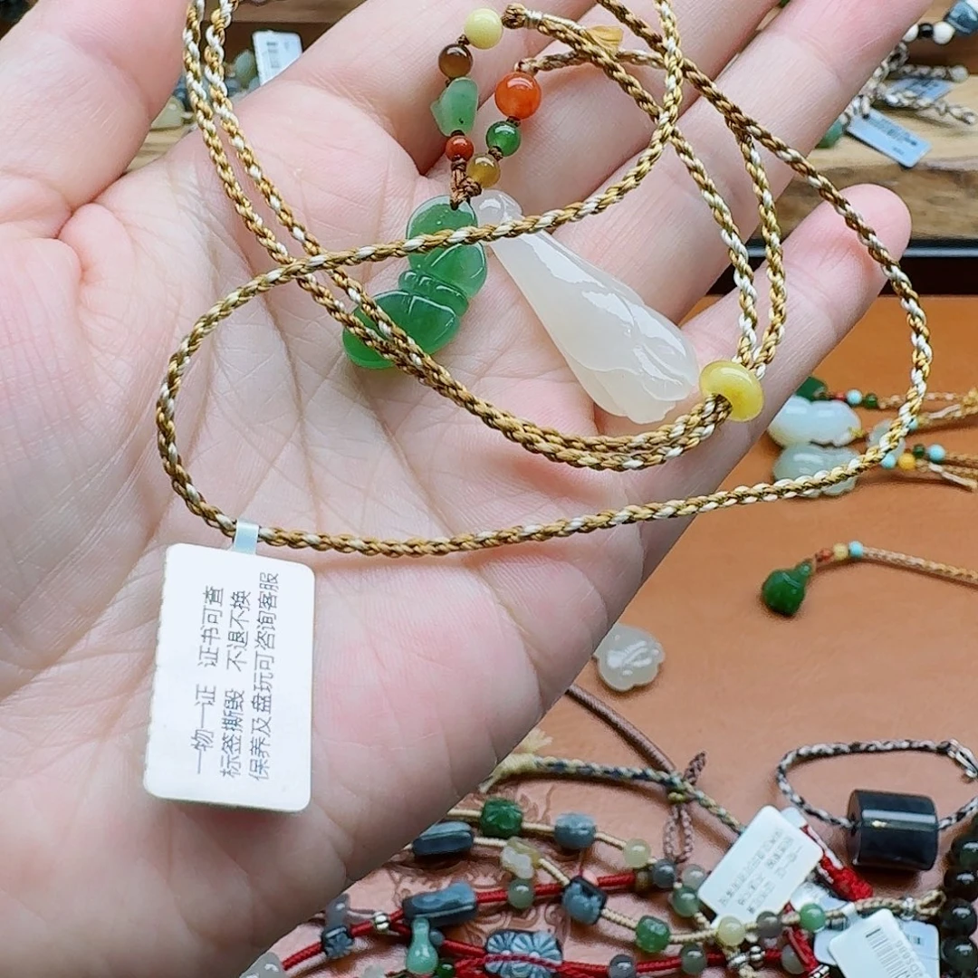 好***呢颈饰未镶嵌和田玉