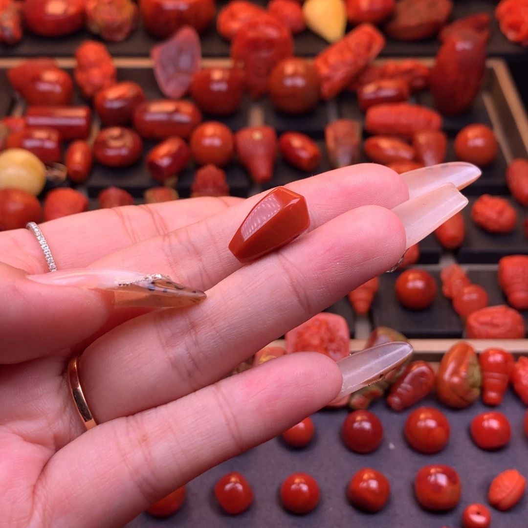 南红玛瑙未镶嵌川料原矿锦红鲨鱼背三通9.6mm