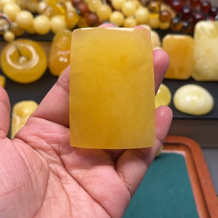 琥珀未镶嵌珠宝奇石M297号鸡油黄