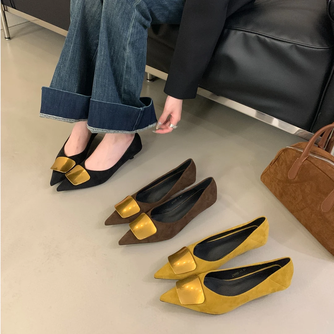 2025春秋季新款小猫跟高跟鞋尖头金属扣百搭通勤中跟浅口低跟单鞋