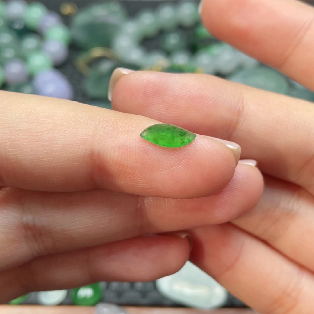 未镶嵌挂件翡翠  翡翠