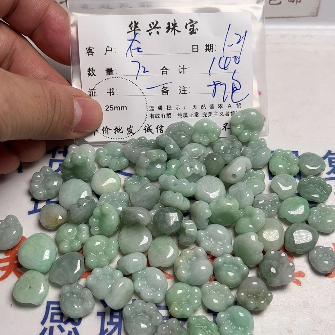 翡翠颈饰未镶嵌在**~