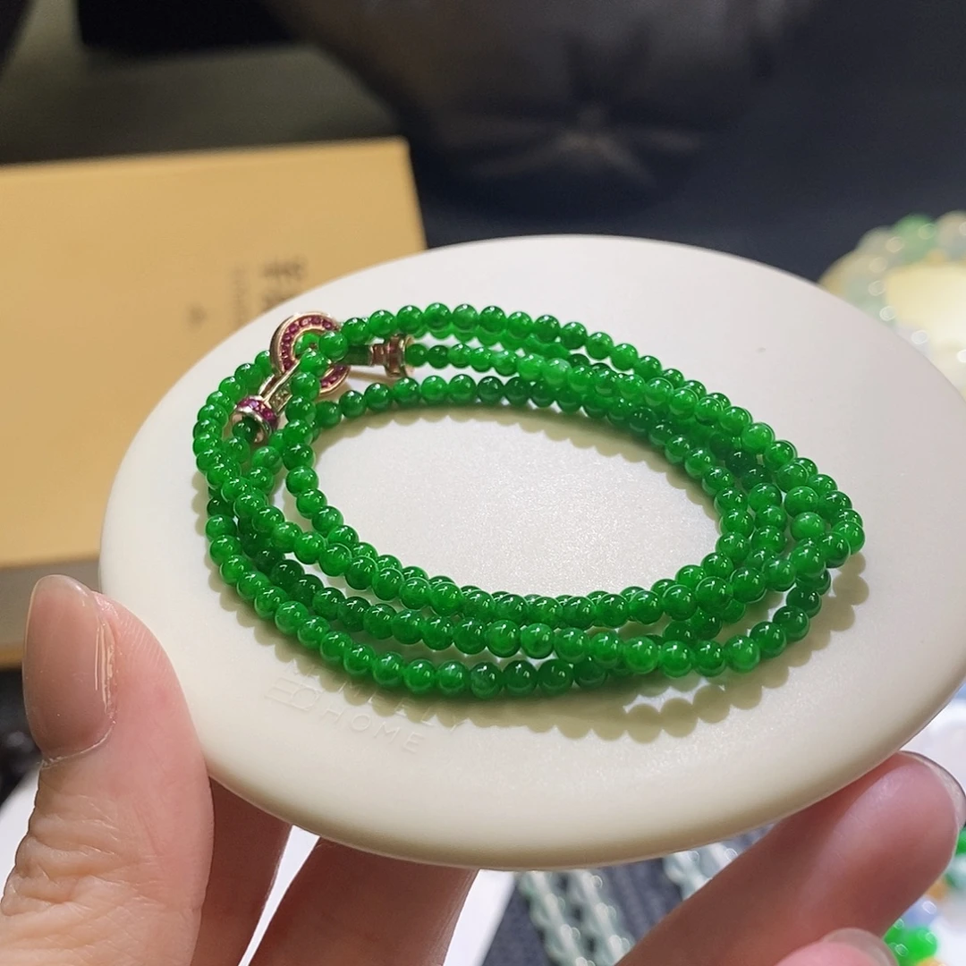 翡翠未镶嵌颈饰亏清