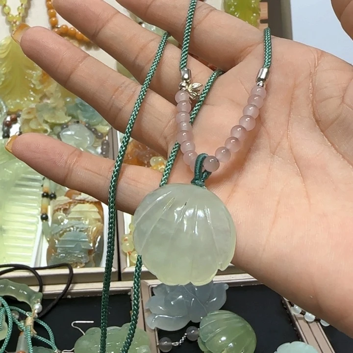蛇纹石玉未镶嵌吊坠