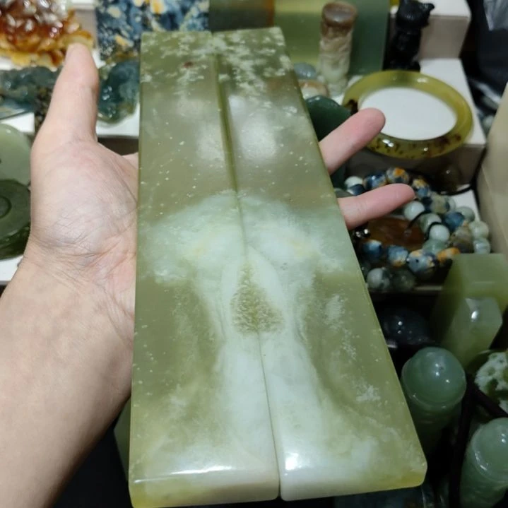 岫玉未镶嵌镇尺款式