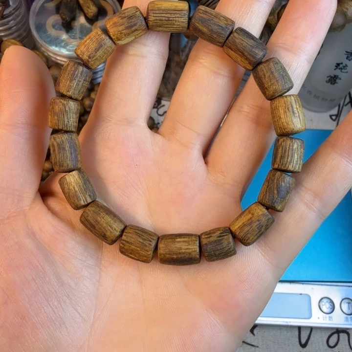 沉香碎屑沉香莺歌绿奇楠08桶珠7.7克