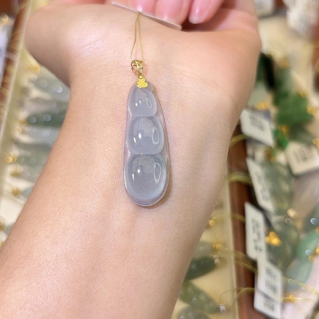 读***春翡翠18K金镶嵌颈饰豆子