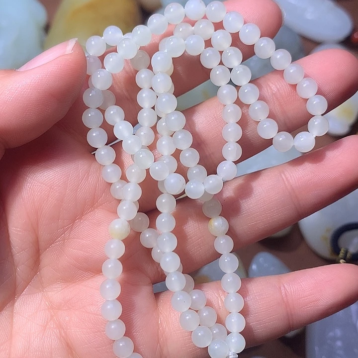 月***途和田玉未镶嵌颈饰