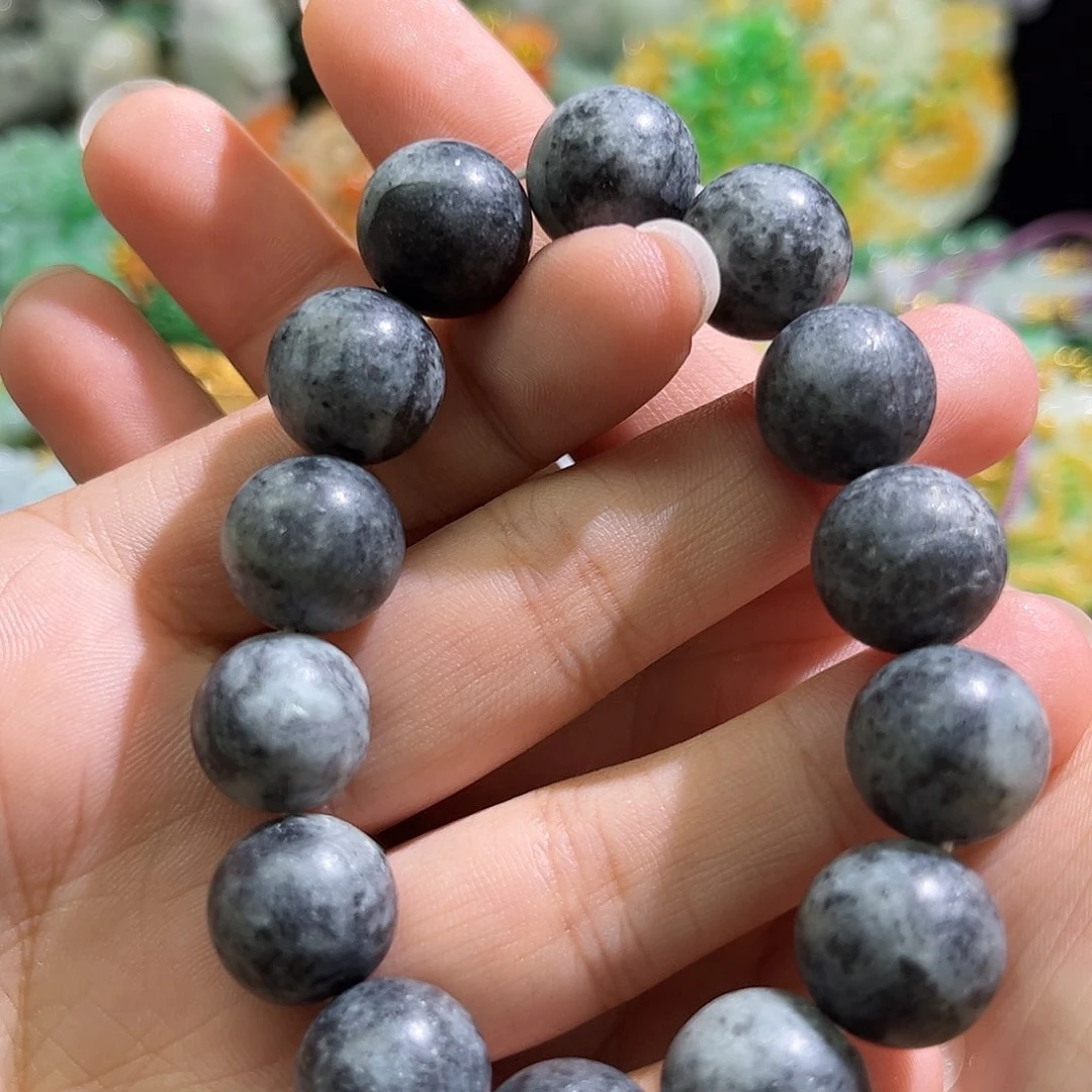翡翠手镯未镶嵌待编织