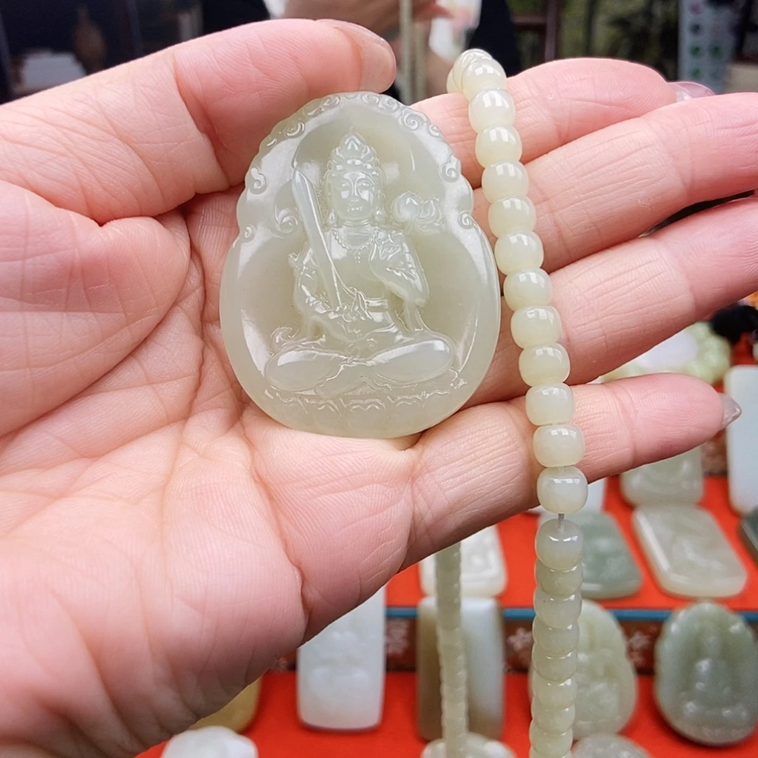 大***山和田玉未镶嵌颈饰