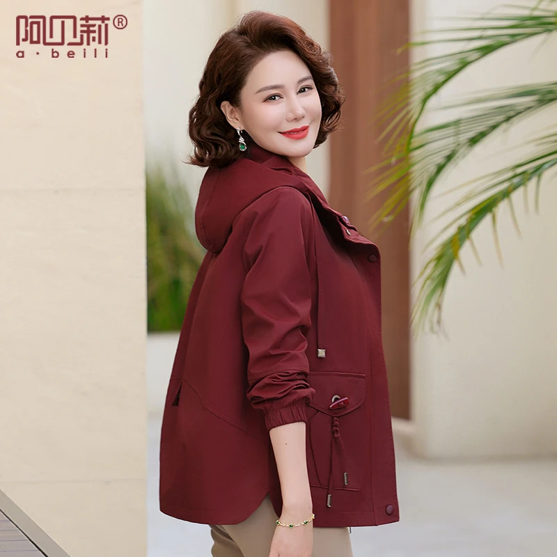 洋气妈妈秋装连帽外套2025新款气质减龄中老年女宽松短款休闲风衣