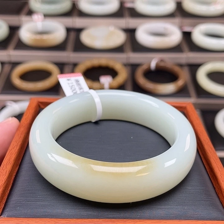 和田玉未镶嵌手镯油膏料