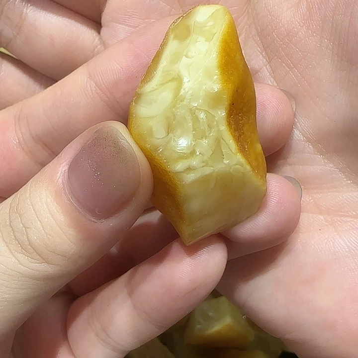 棉***事定制琥珀未镶嵌蜜蜡