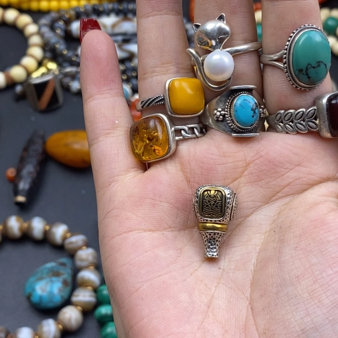 红***手泥塑擦擦的吊坠也