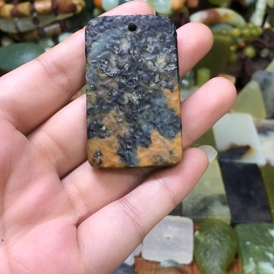 岫玉未镶嵌吊坠岫