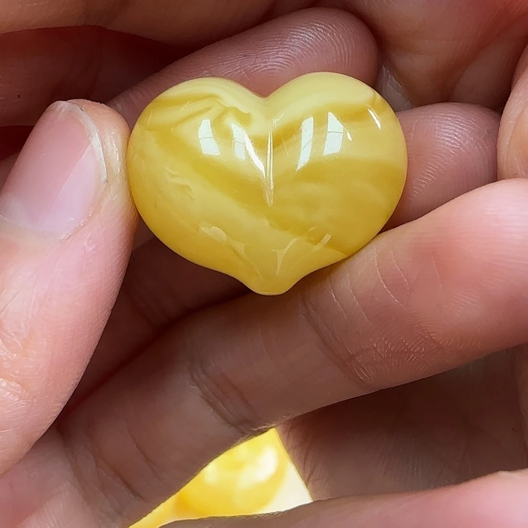 蜜蜡未镶嵌珠宝奇石