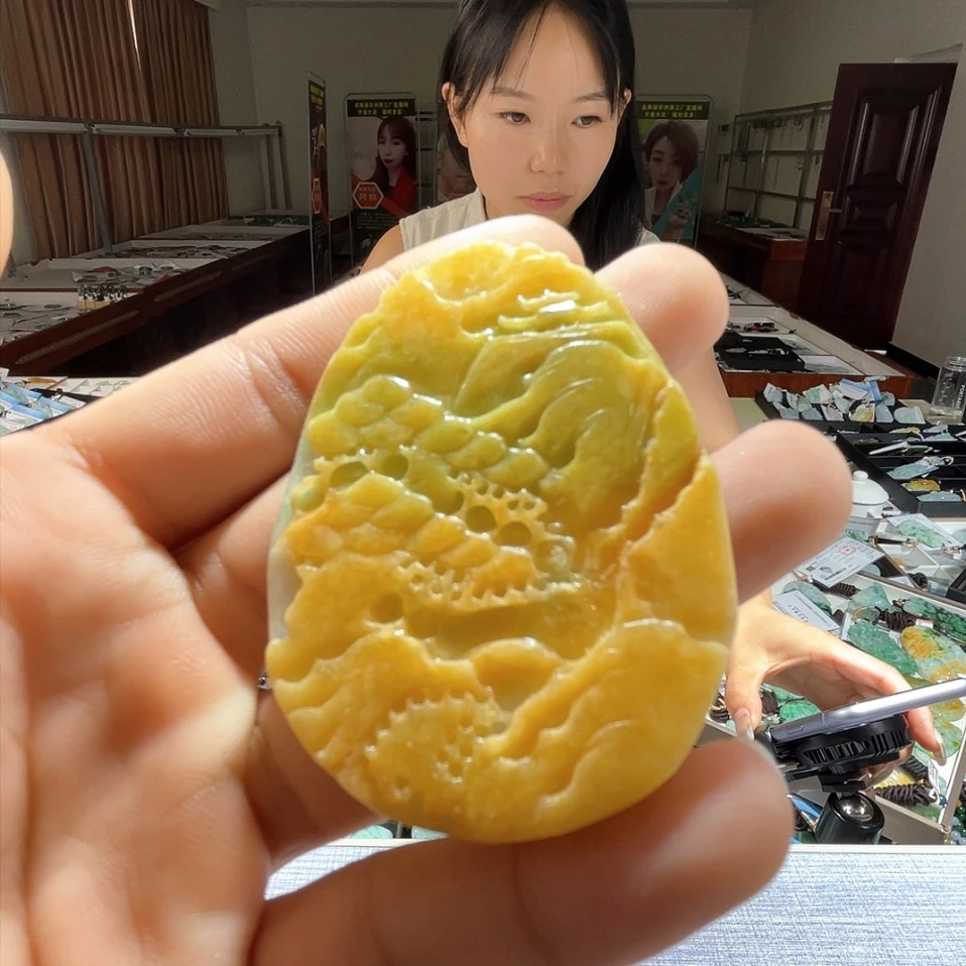 翡翠未镶嵌颈饰一