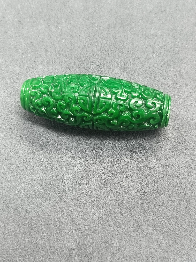 A104号绿色雕刻锁骨珠