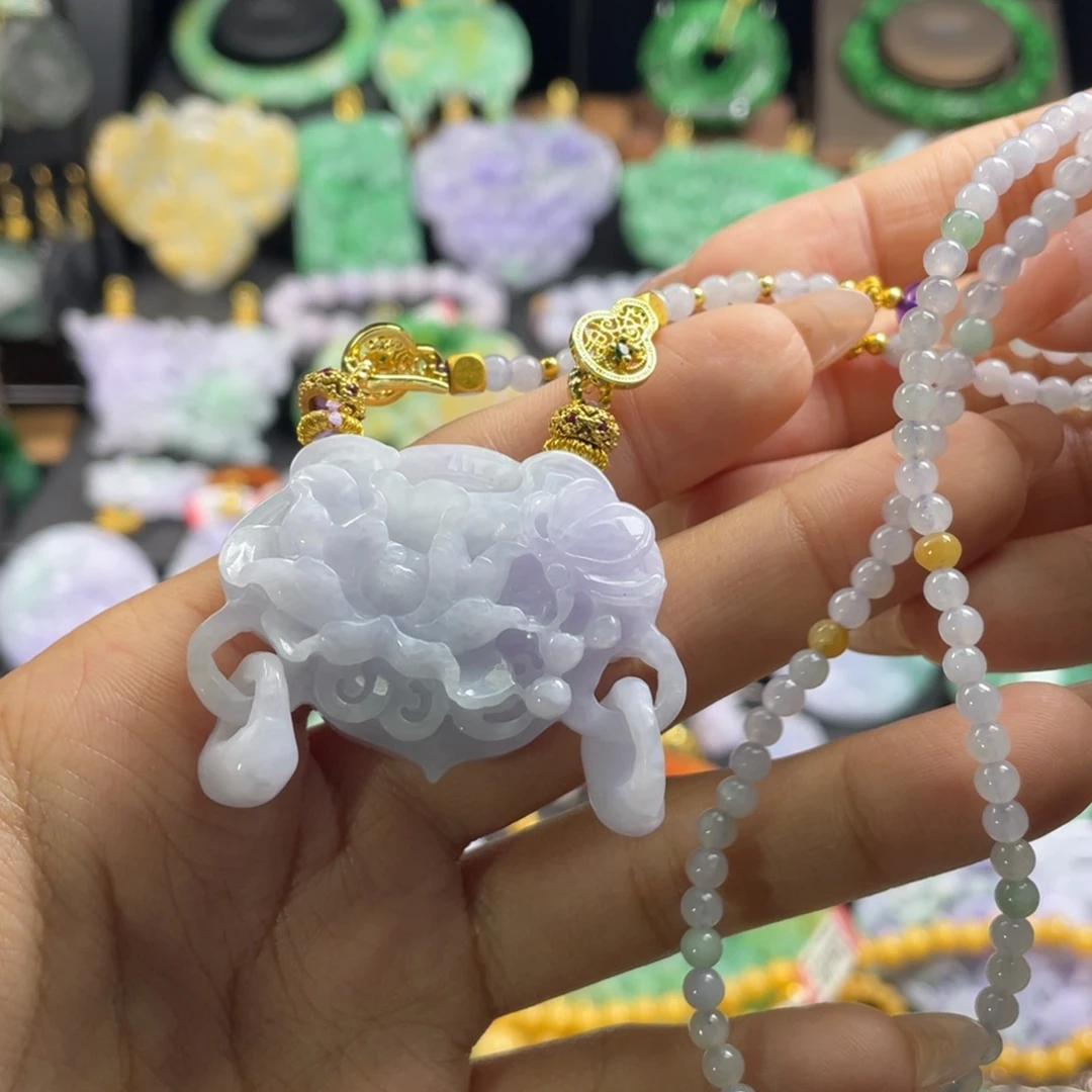 翡翠未镶嵌颈饰待编织