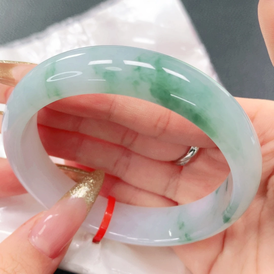 翡翠手镯未镶嵌60圈