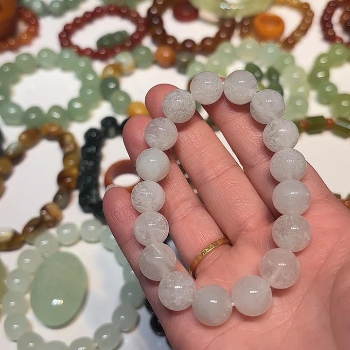 伊***人蛇纹石玉未镶嵌手串