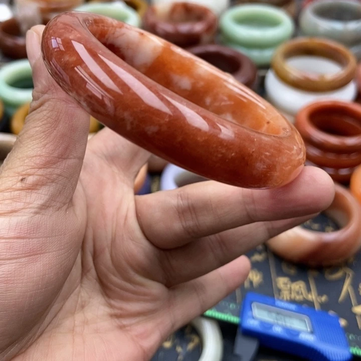 未镶嵌手镯石英岩玉