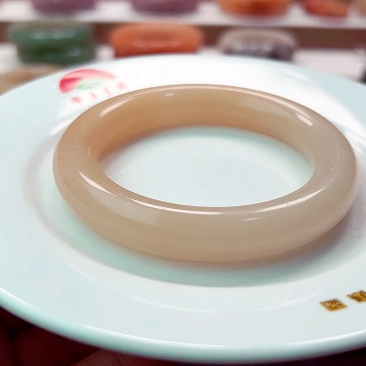 石英岩玉未镶嵌手镯