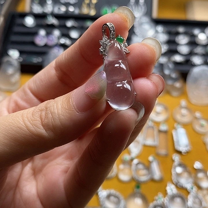 Y***O石英质玉银S925镶嵌颈饰