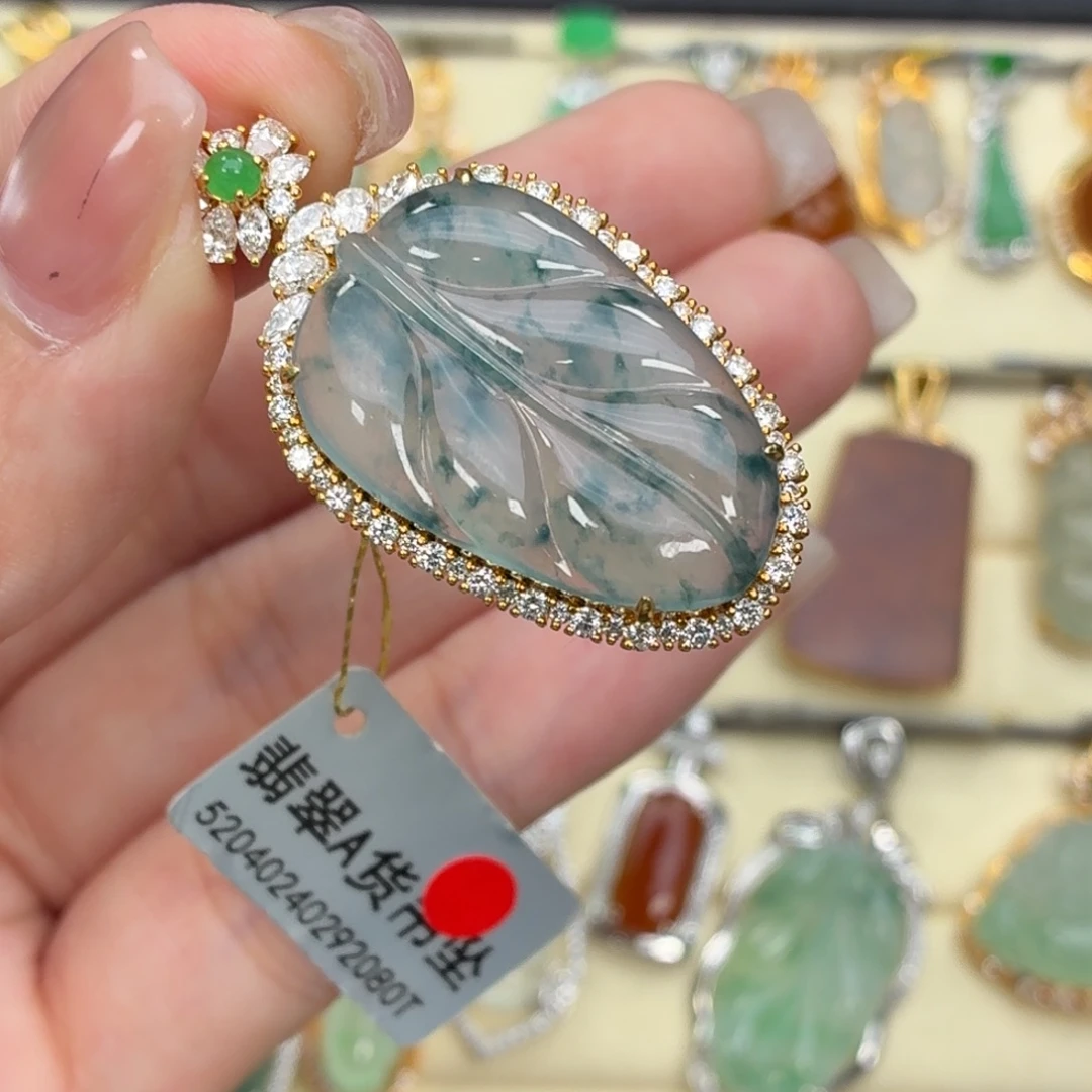 翡翠18K金镶嵌颈饰