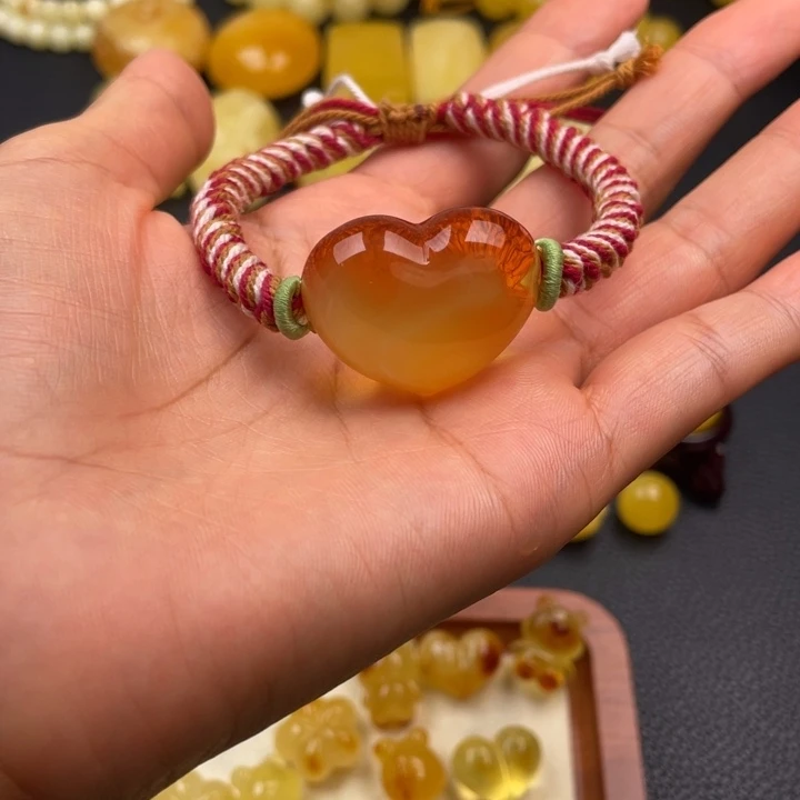 琥珀未镶嵌颈饰蜜蜡