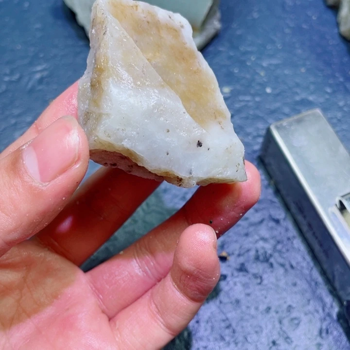 和田玉未镶嵌珠宝半成品