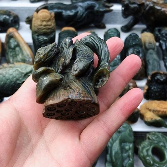 未镶嵌岫岩河磨玉（透闪石质玉）把件