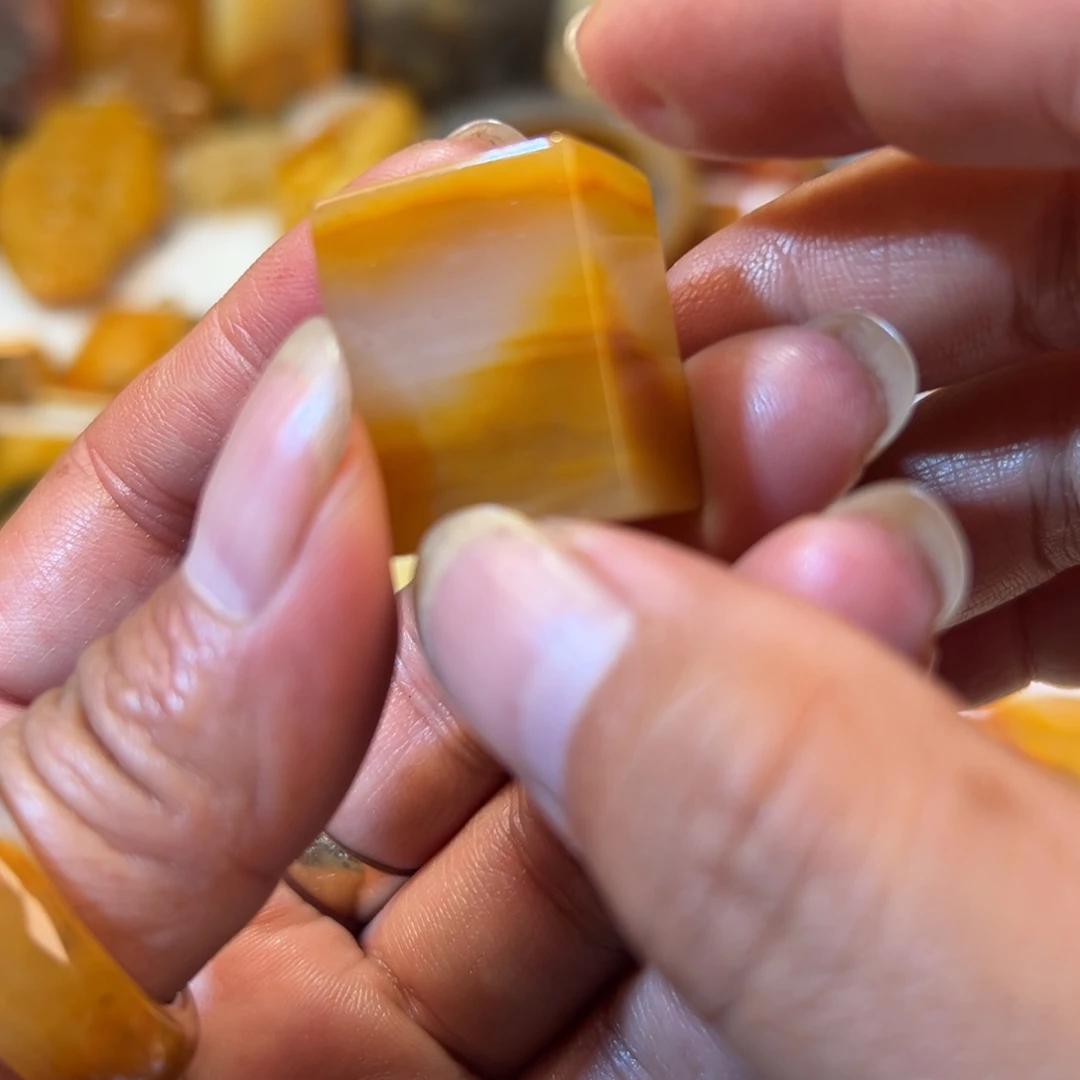 石英质玉（黄龙玉）合金颈饰