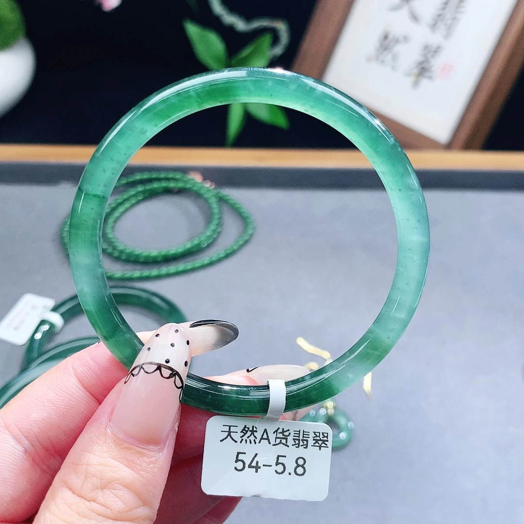 翡翠手镯（圆镯）未镶嵌